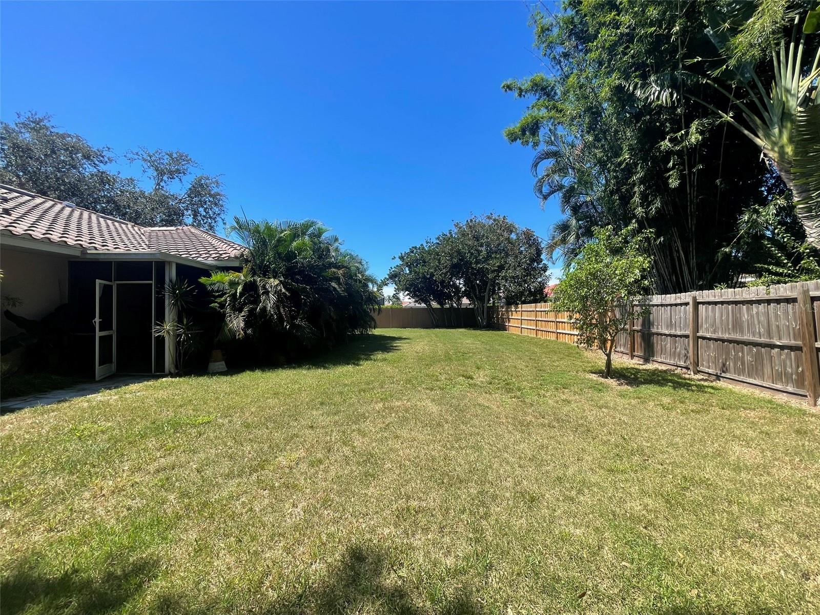 THREE OAKS - Residential