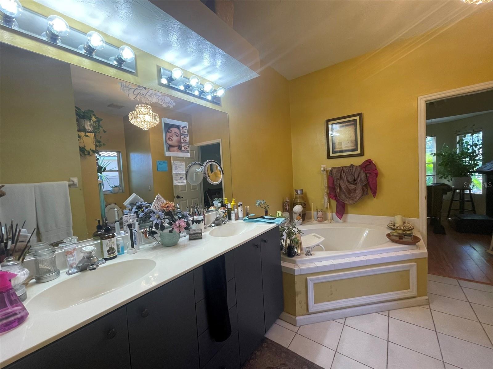 THREE OAKS - Residential