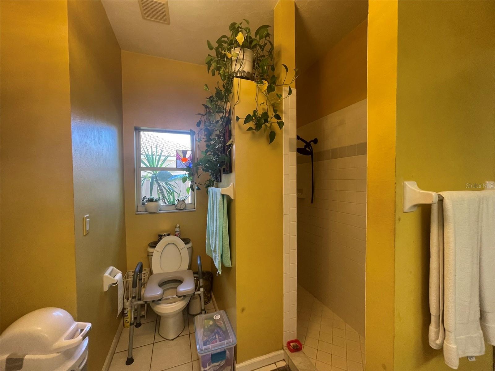 THREE OAKS - Residential