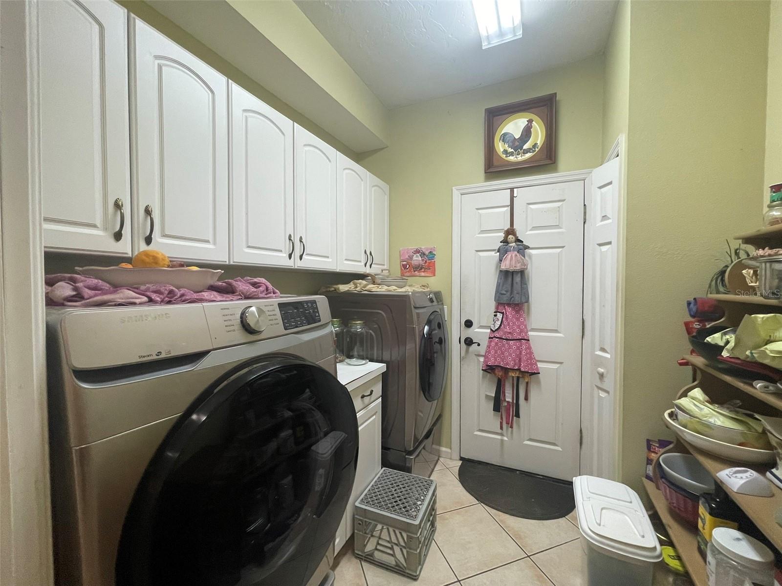 THREE OAKS - Residential