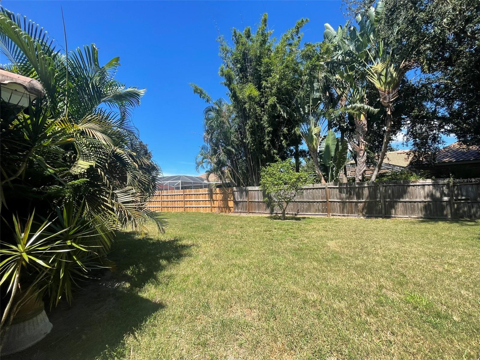 THREE OAKS - Residential