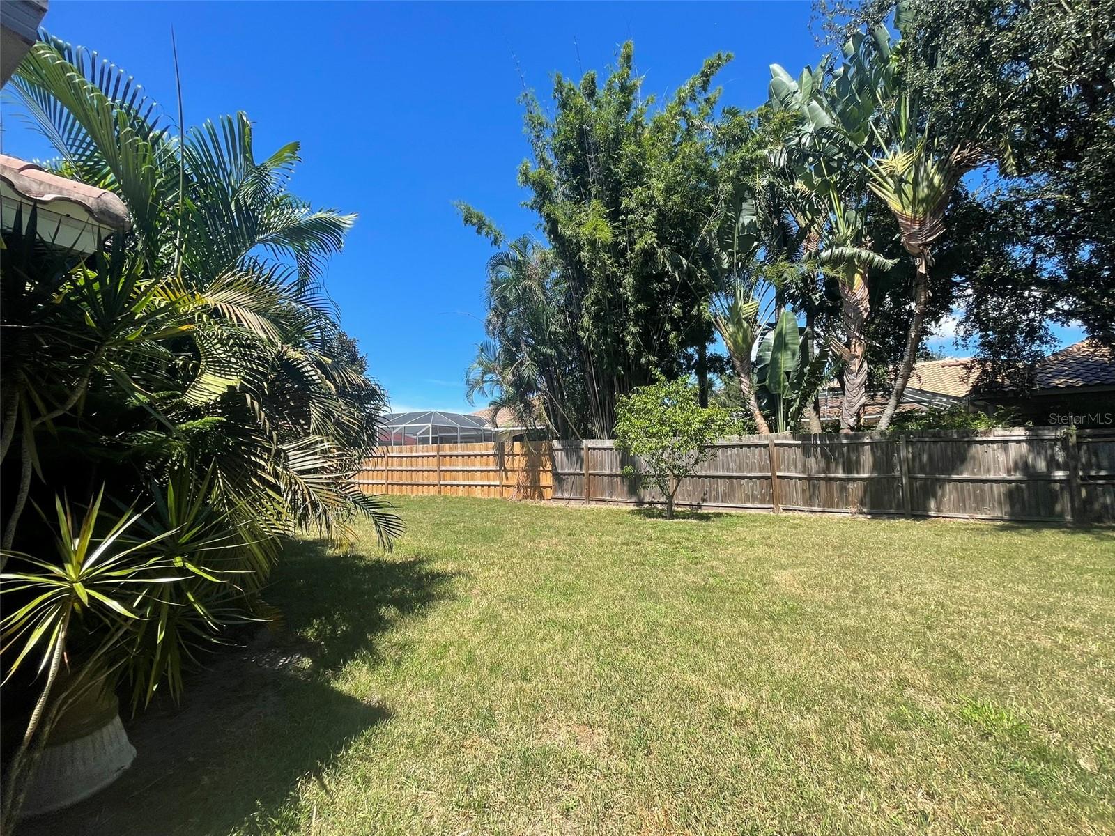 THREE OAKS - Residential