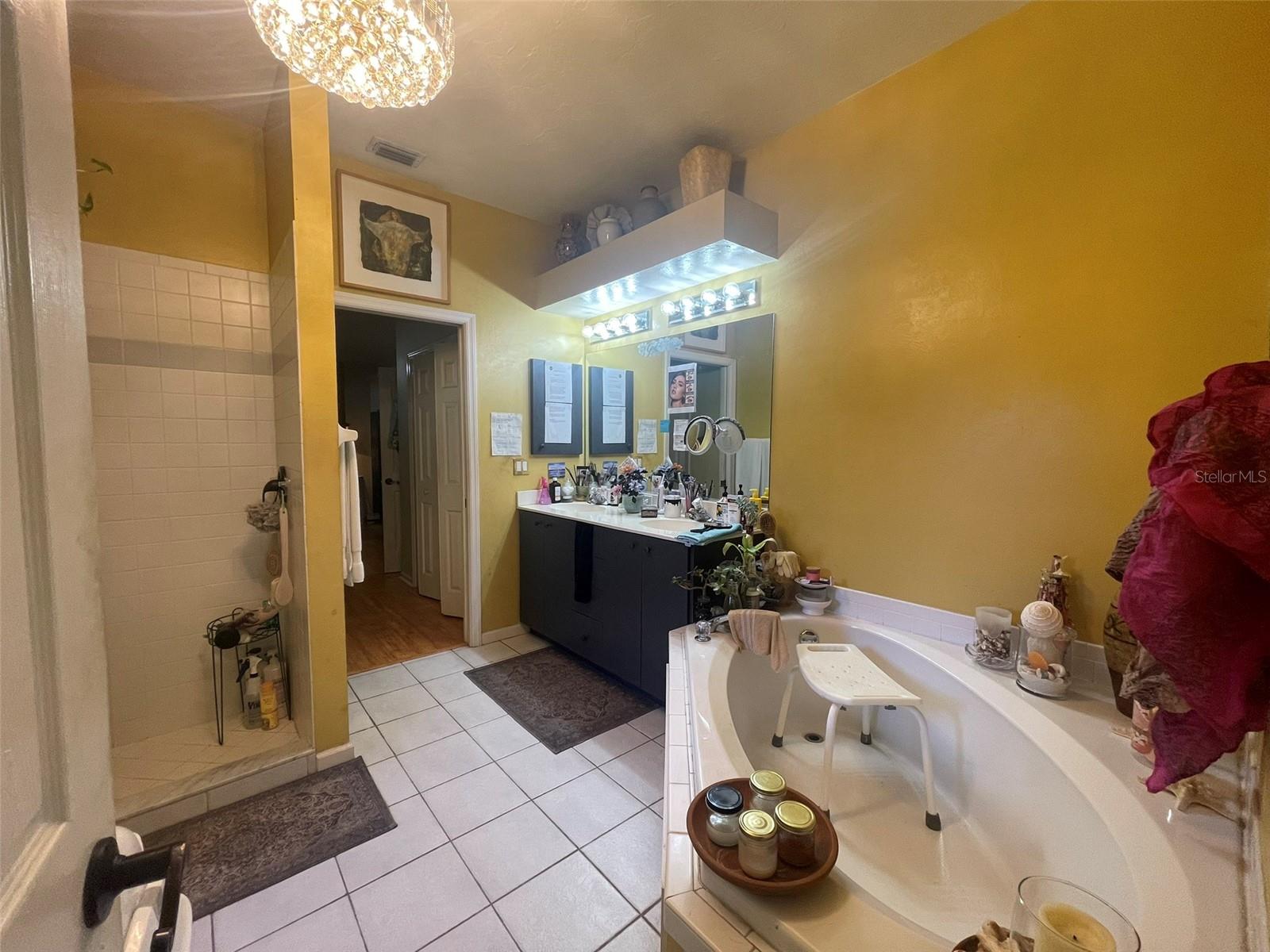 THREE OAKS - Residential