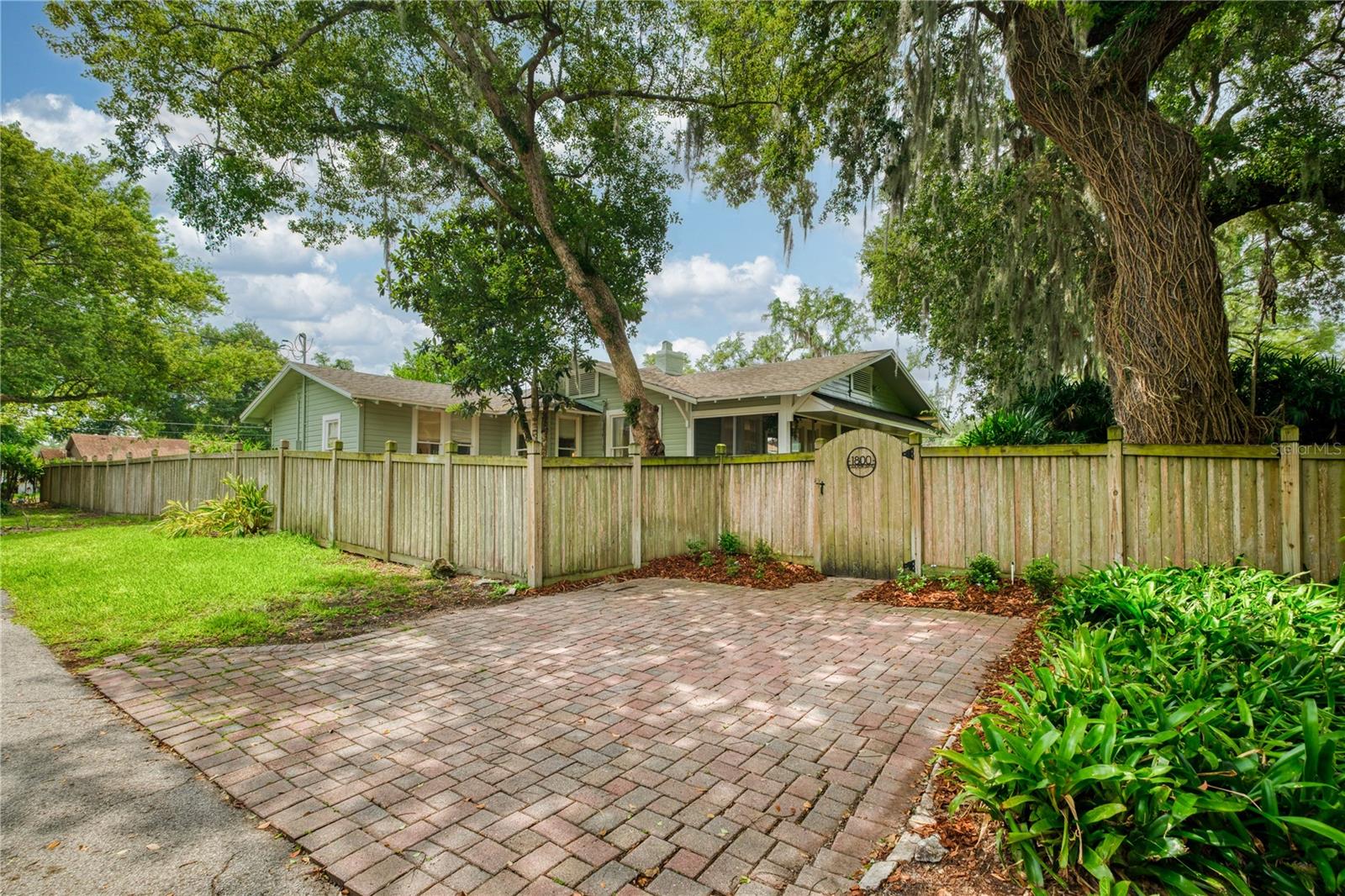 1800 CARLTON DRIVE
