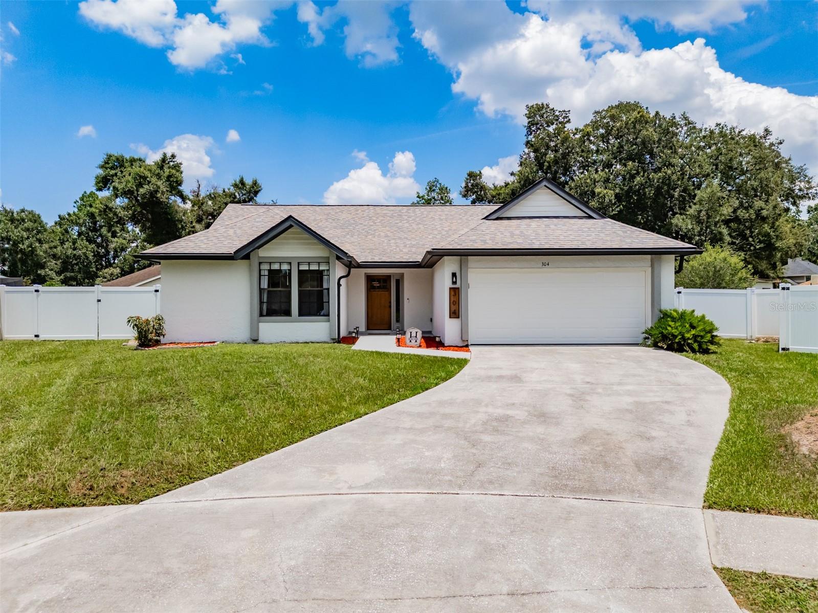304 SCARLET OAK COURT