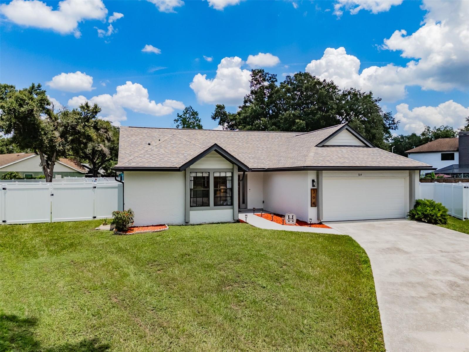 304 SCARLET OAK COURT