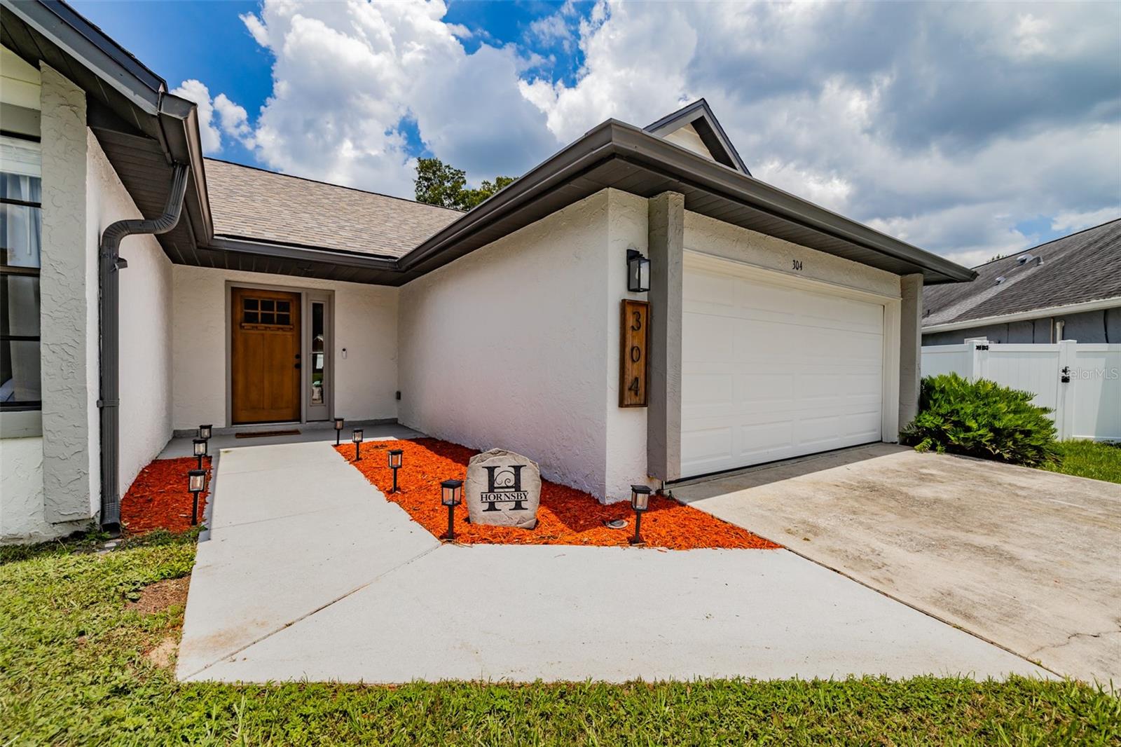 304 SCARLET OAK COURT
