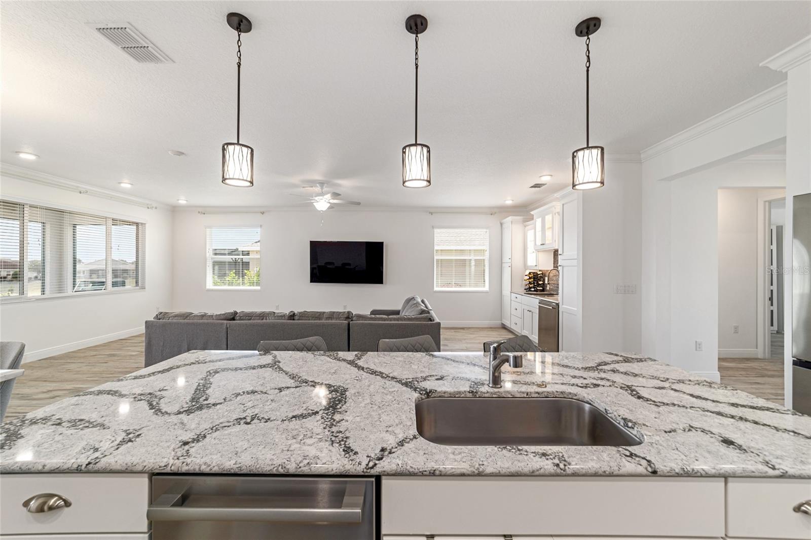 ON TOP OF THE WORLD - Residential