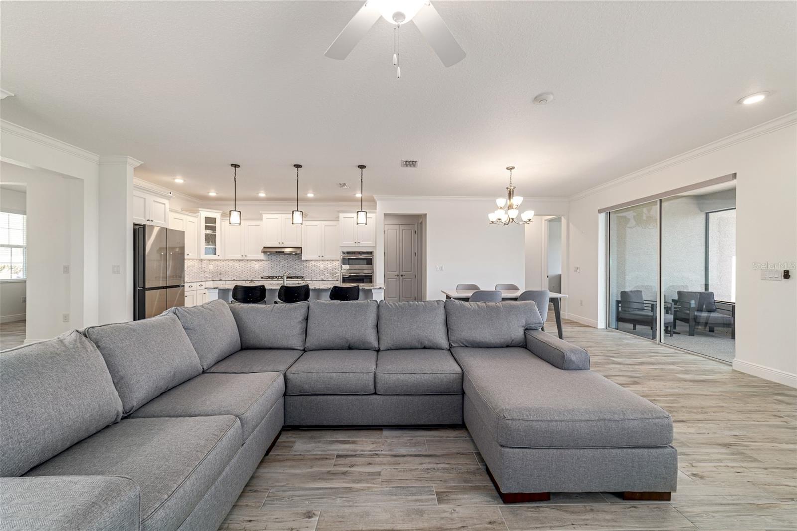 ON TOP OF THE WORLD - Residential