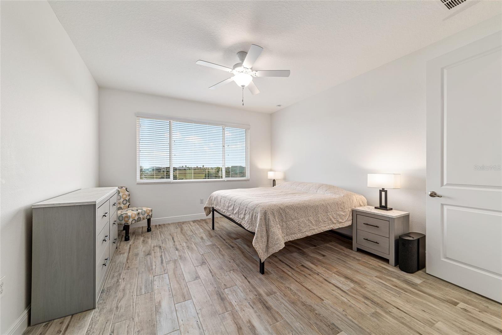 ON TOP OF THE WORLD - Residential