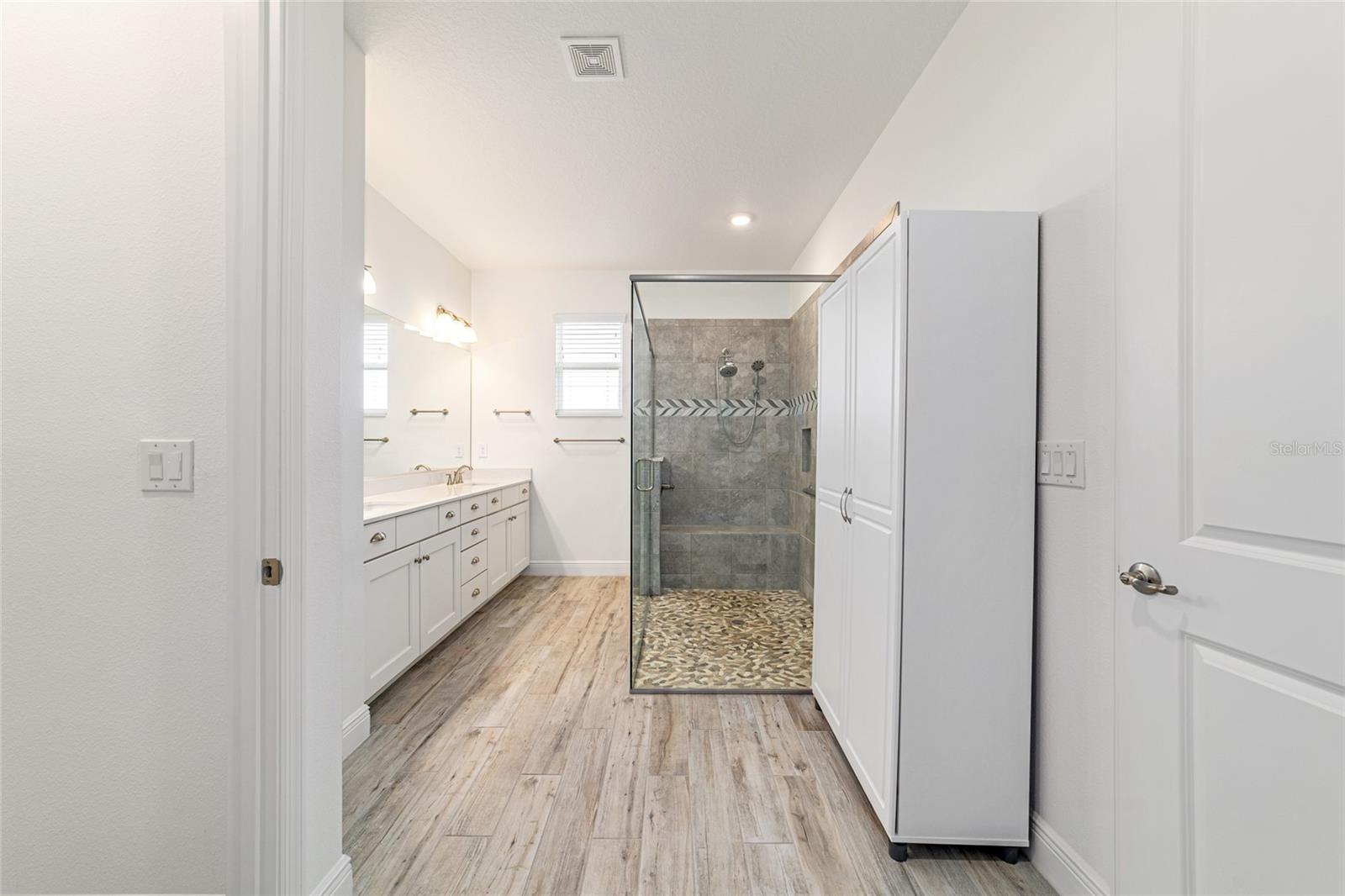 ON TOP OF THE WORLD - Residential