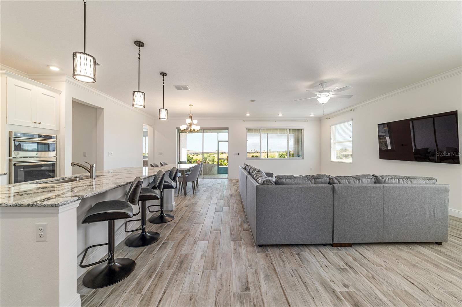 ON TOP OF THE WORLD - Residential