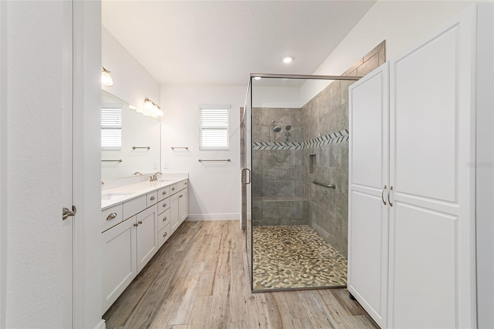 ON TOP OF THE WORLD - Residential