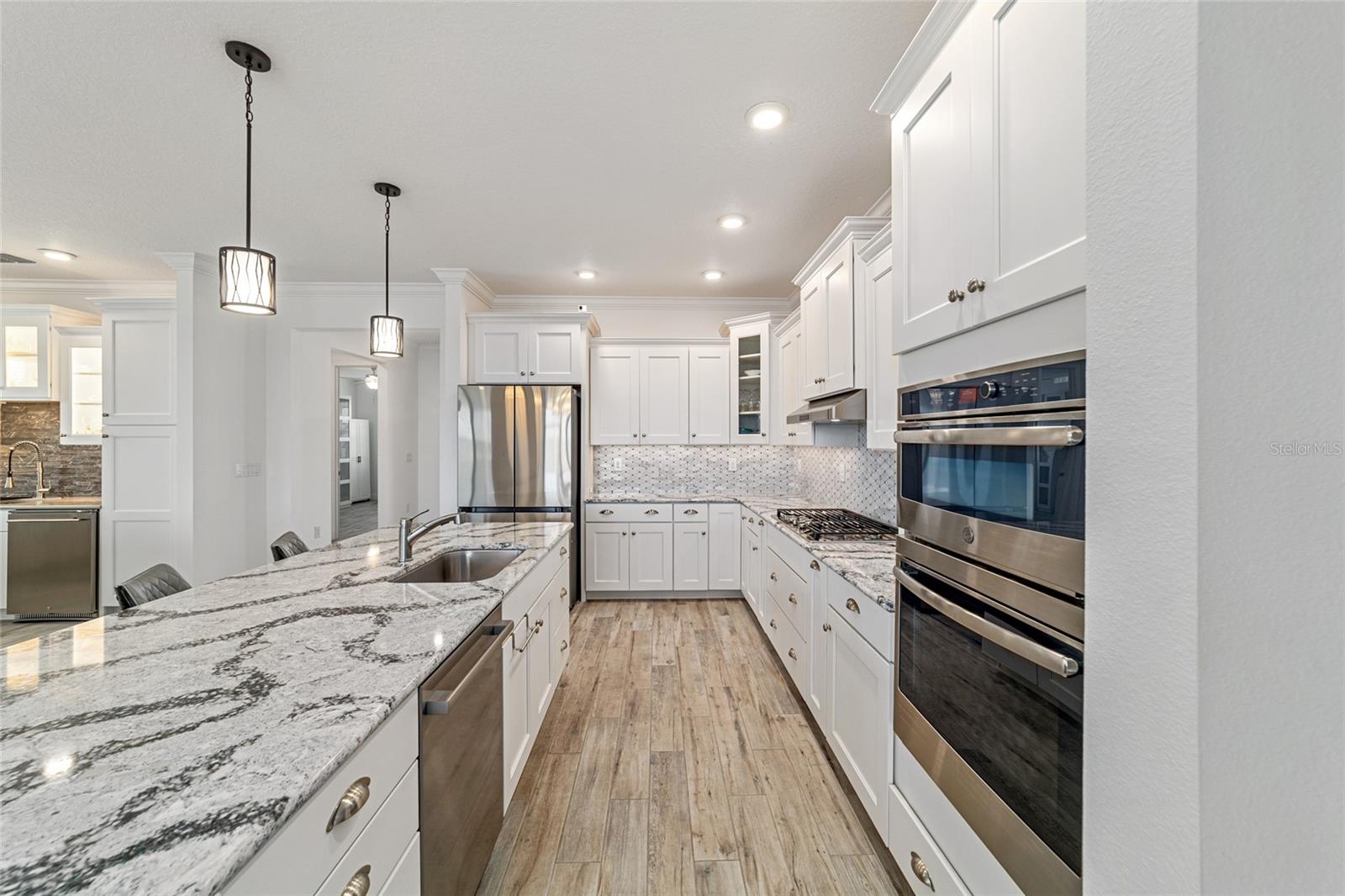 ON TOP OF THE WORLD - Residential