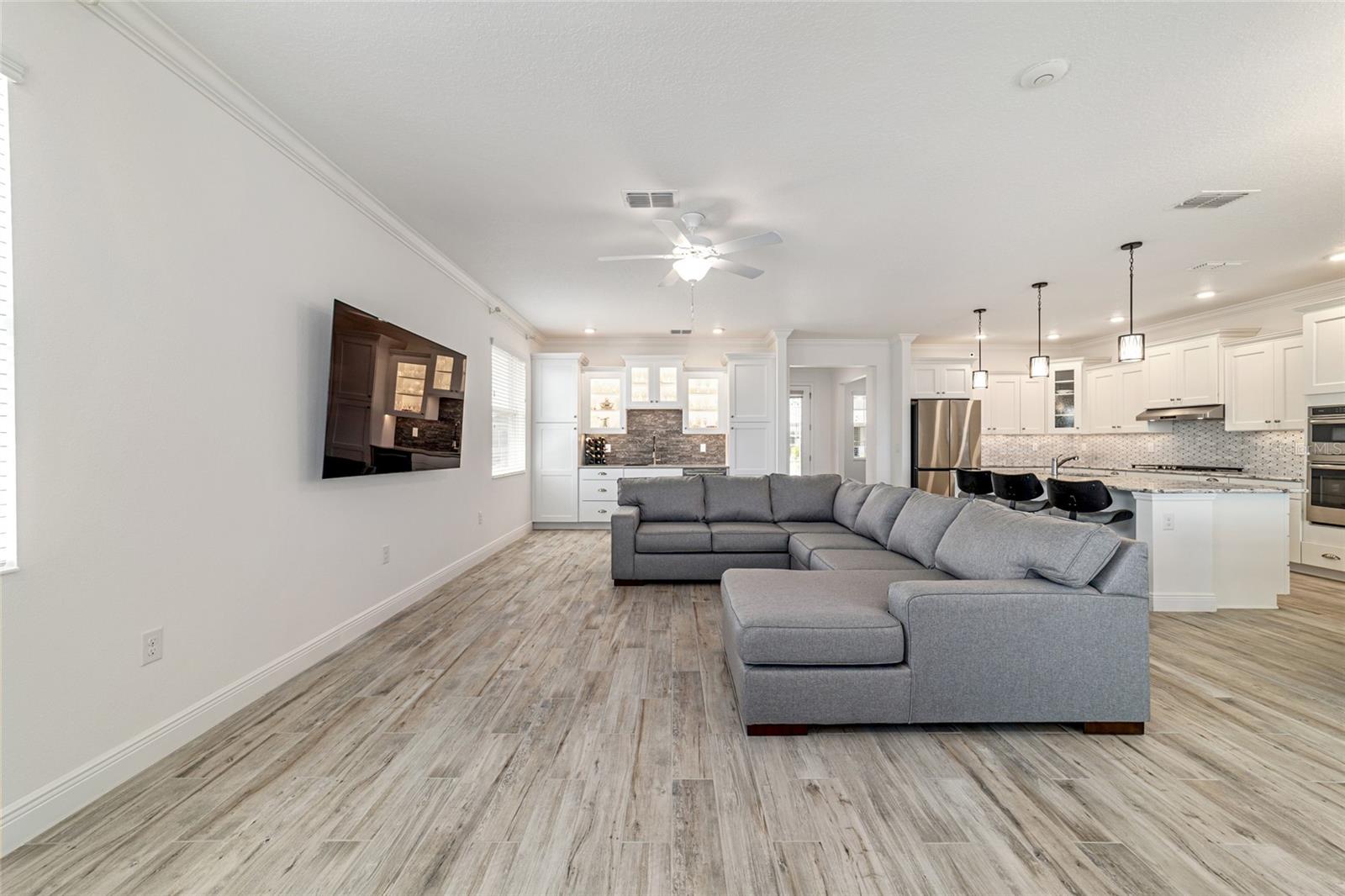 ON TOP OF THE WORLD - Residential