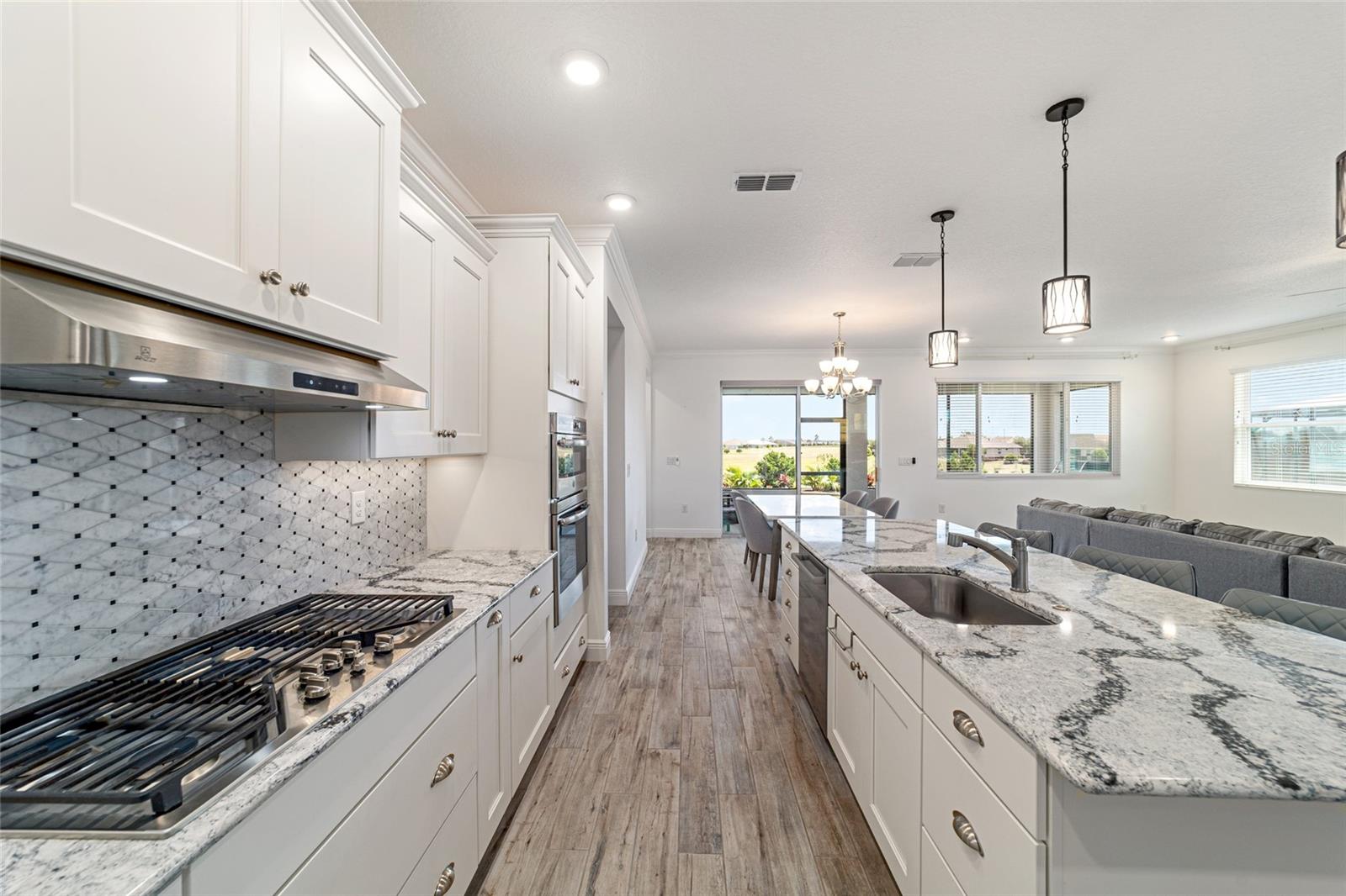 ON TOP OF THE WORLD - Residential