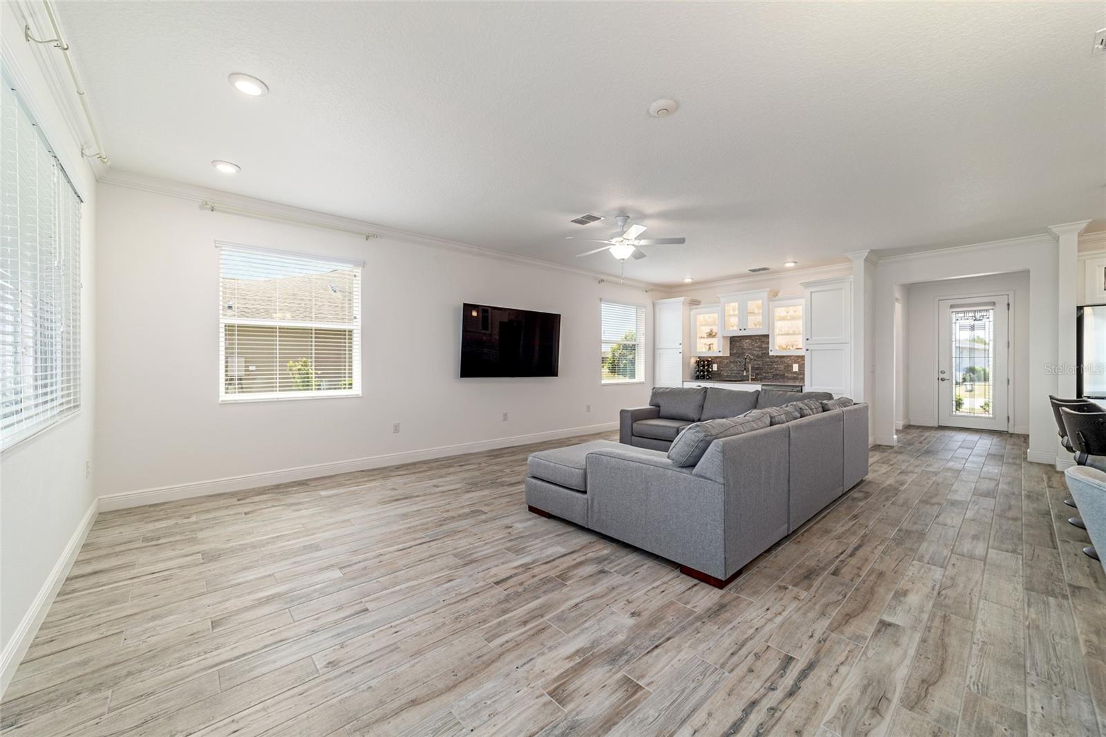 ON TOP OF THE WORLD - Residential