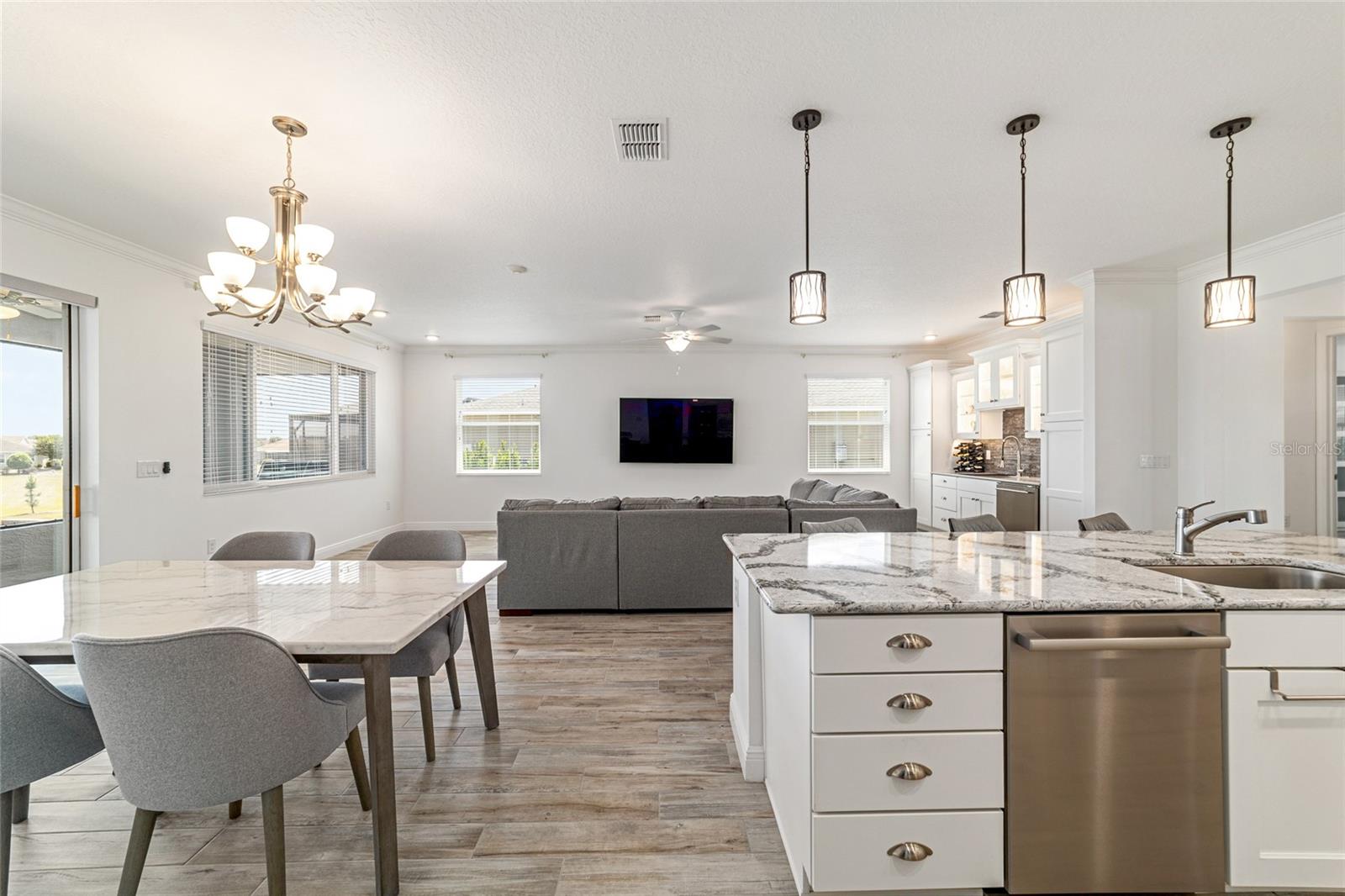 ON TOP OF THE WORLD - Residential