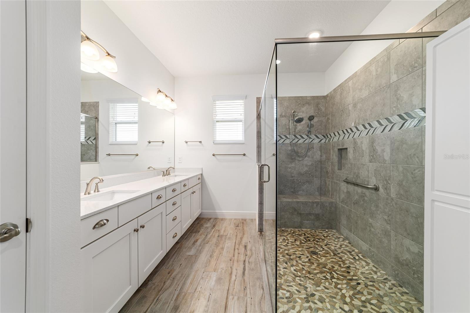 ON TOP OF THE WORLD - Residential