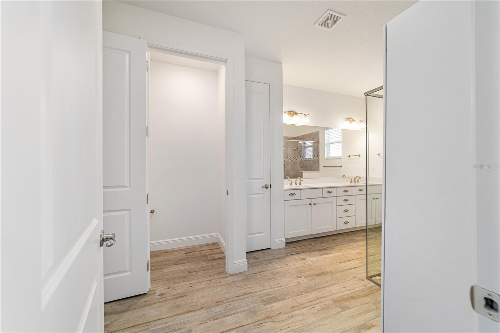 ON TOP OF THE WORLD - Residential