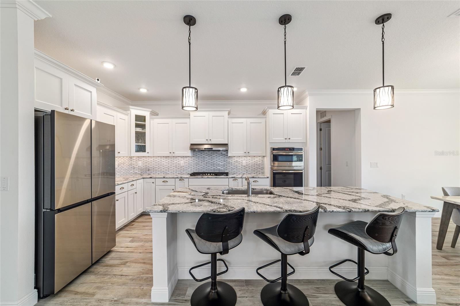 ON TOP OF THE WORLD - Residential