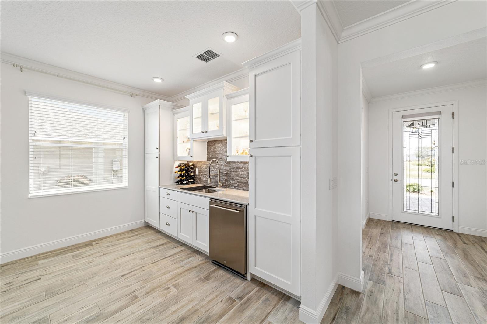 ON TOP OF THE WORLD - Residential