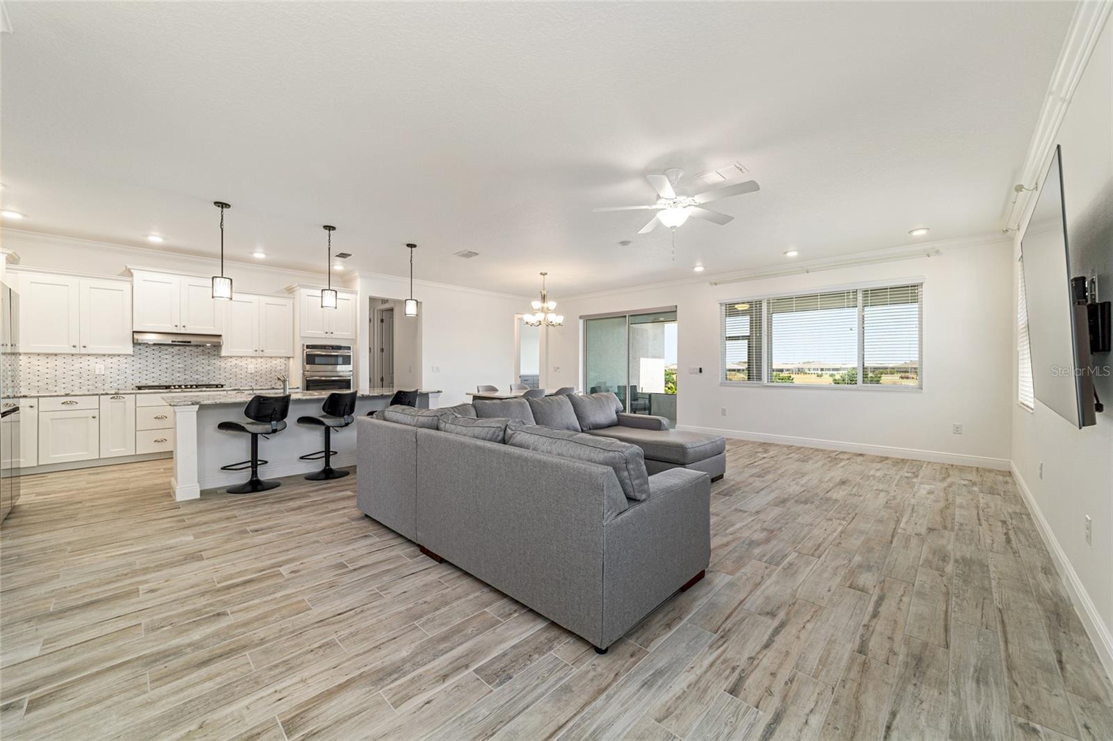 ON TOP OF THE WORLD - Residential