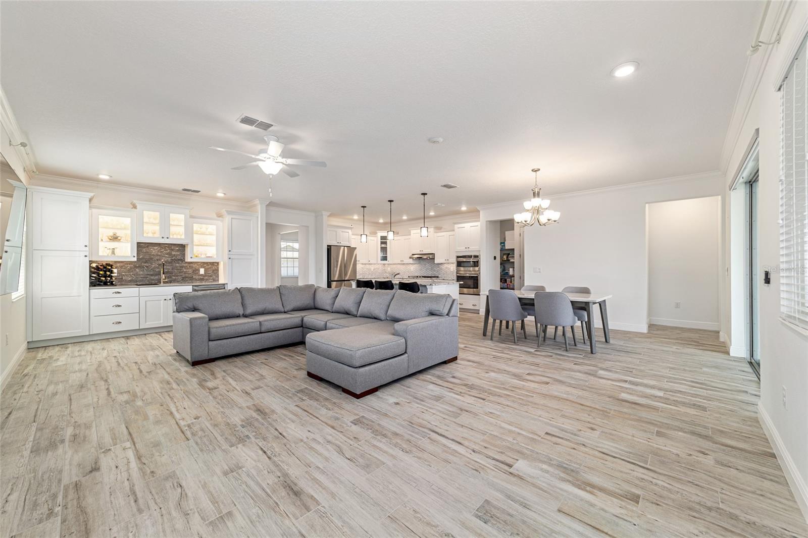 ON TOP OF THE WORLD - Residential