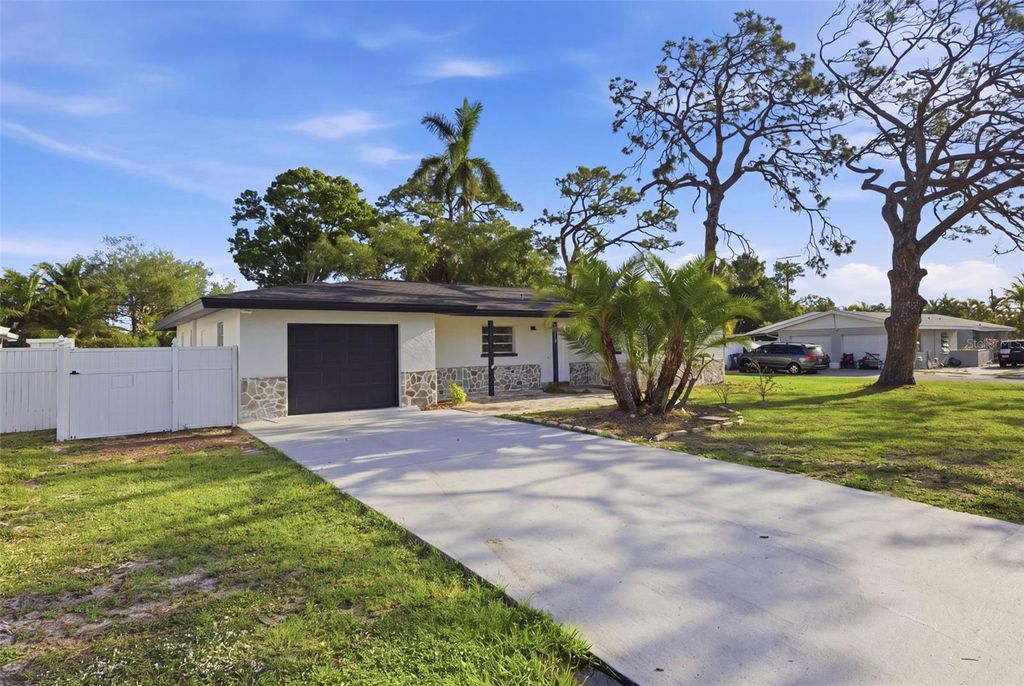 Photo of 5112 11th Avenue W, Bradenton, FL 34209 (MLS # O6398318)