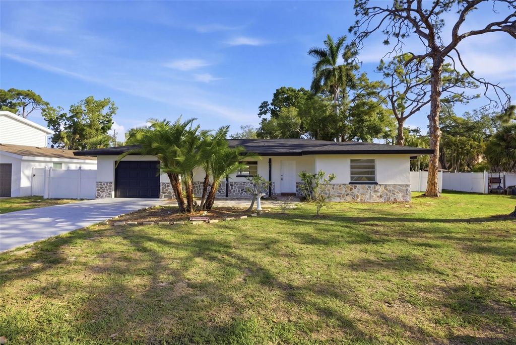 Photo of 5112 11th Avenue W, Bradenton, FL 34209 (MLS # O6398318)