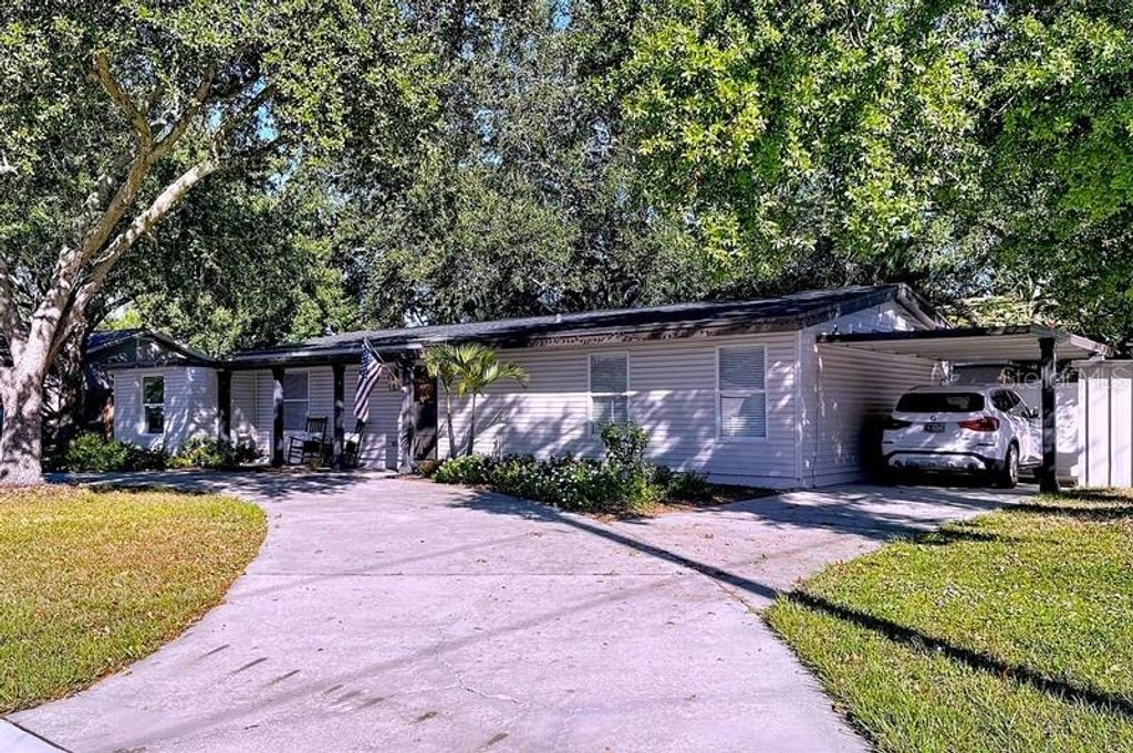 Photo of 3501 W Paxton Avenue, Tampa, FL 33611 (MLS # TB8437230)