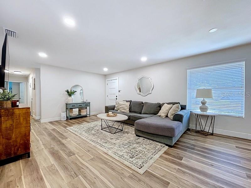 3501 W PAXTON AVENUE