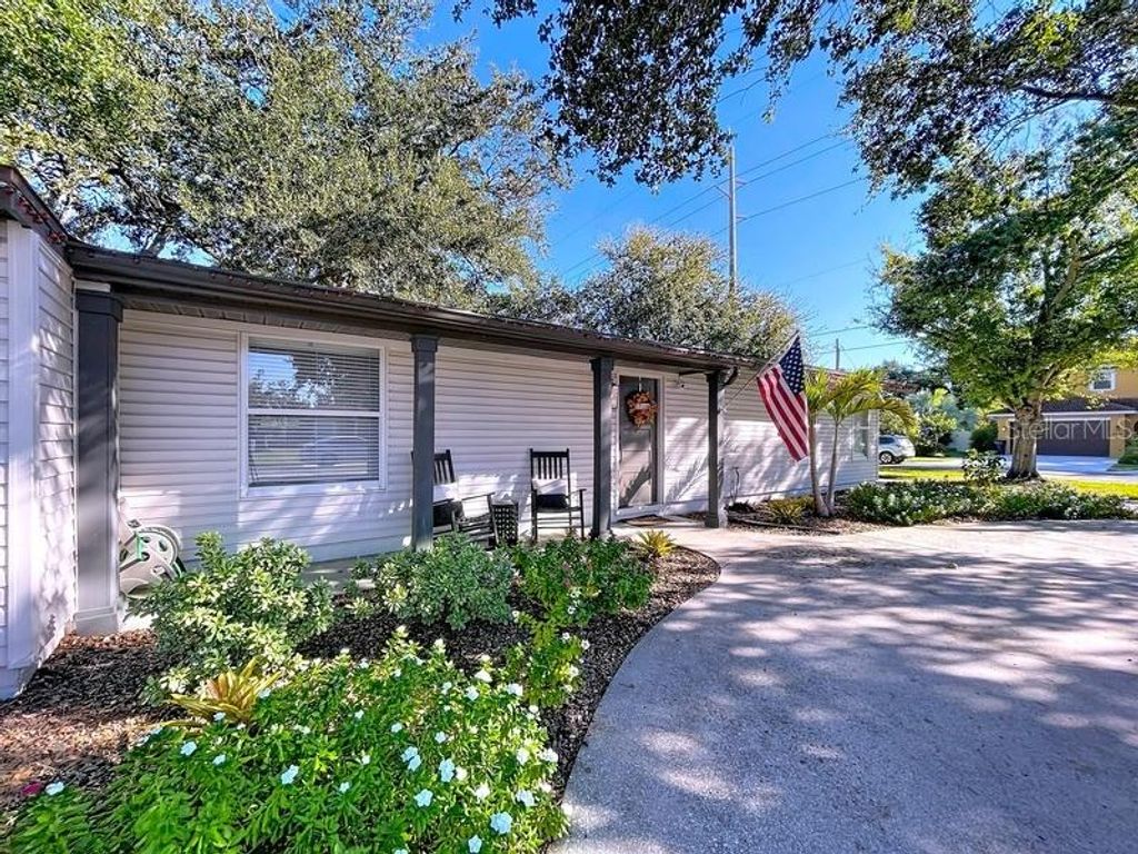 Photo of 3501 W Paxton Avenue, Tampa, FL 33611 (MLS # TB8437230)