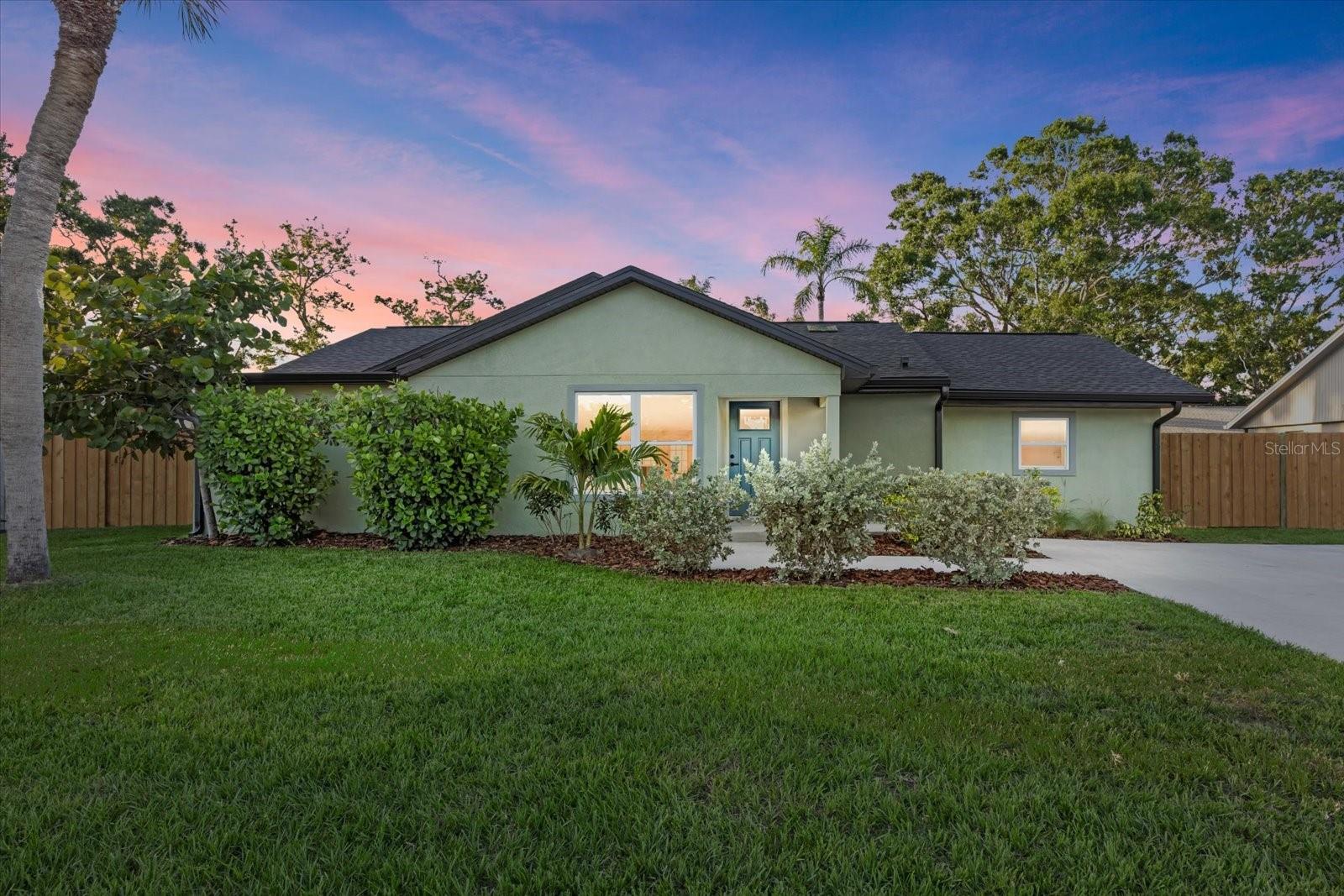 2915 WOODPINE CIRCLE