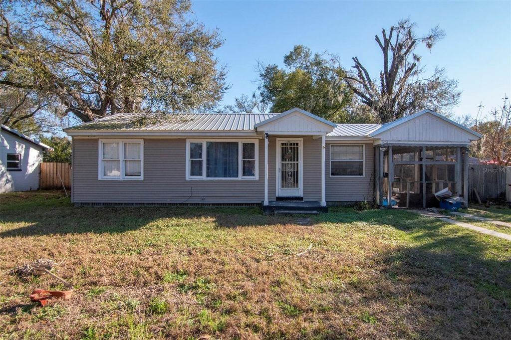 Photo of 1405 E Cherry Street, Plant City, FL 33563 (MLS # TB8480369)