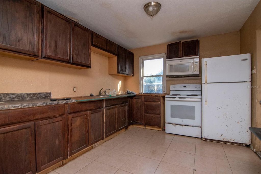 Photo of 1405 E Cherry Street, Plant City, FL 33563 (MLS # TB8480369)