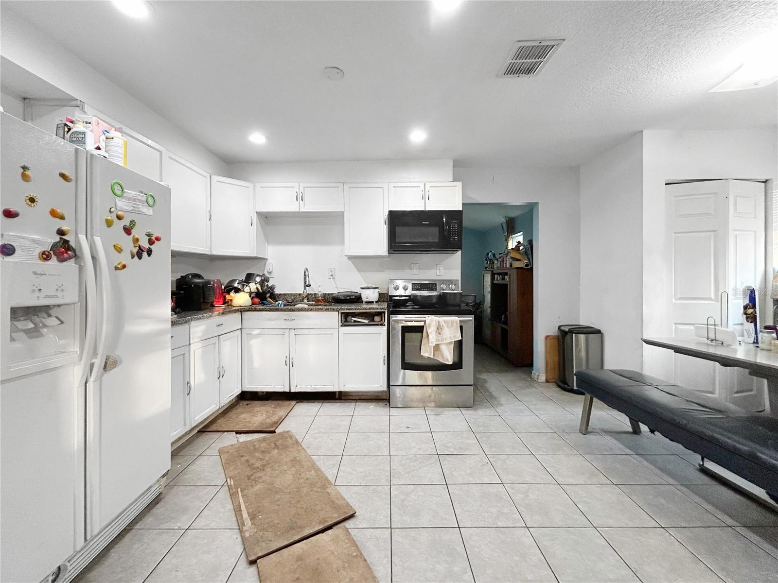 LEISURE HILLS - Residential