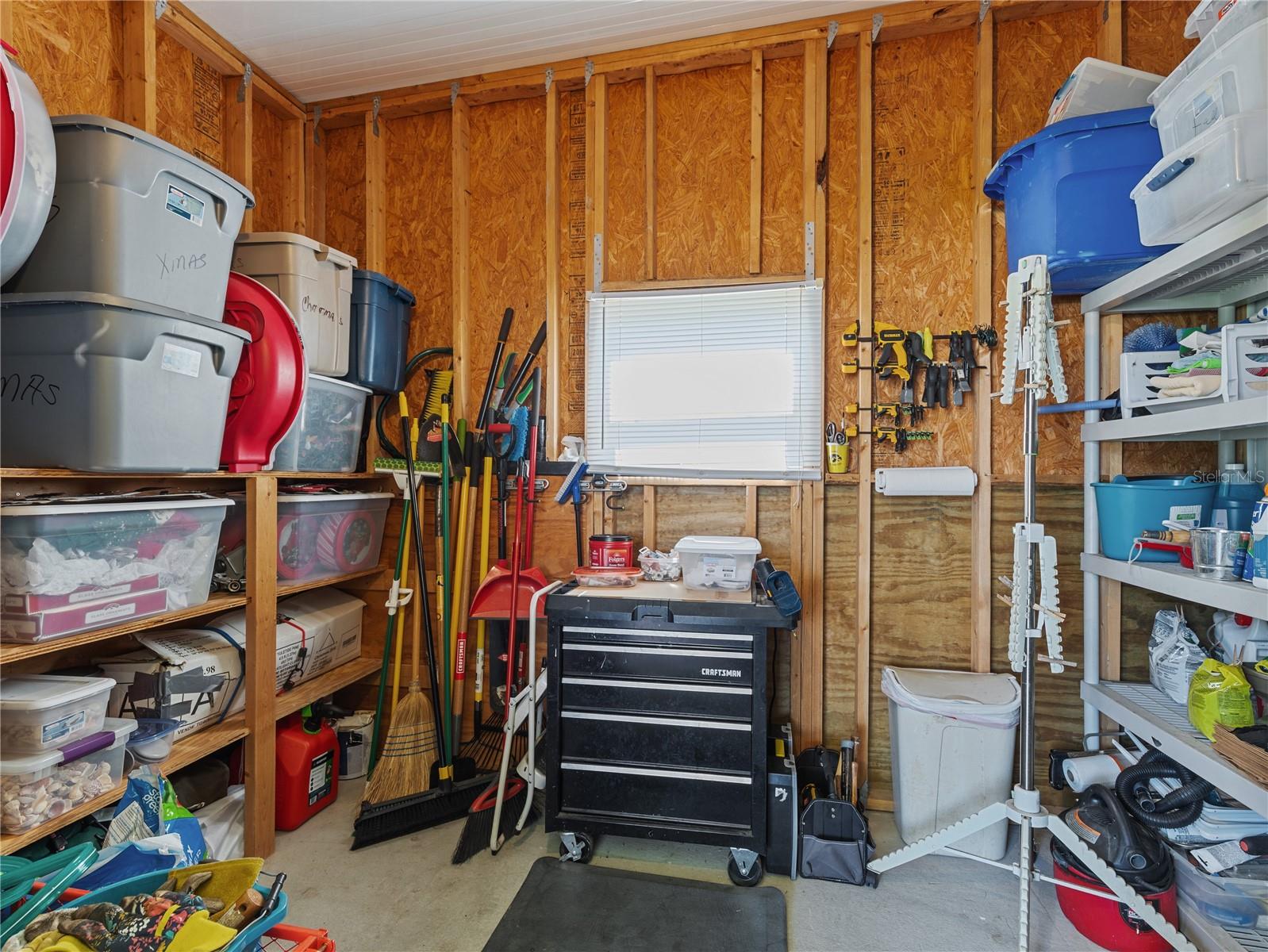 HAMPTON COURT - Residential