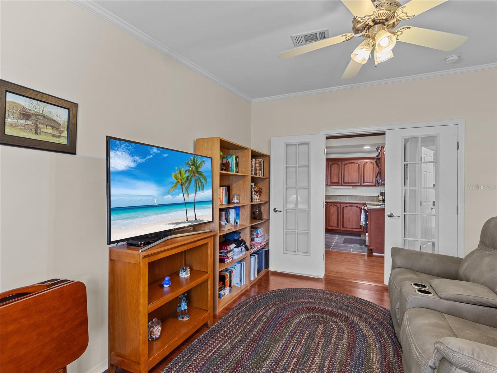 HAMPTON COURT - Residential