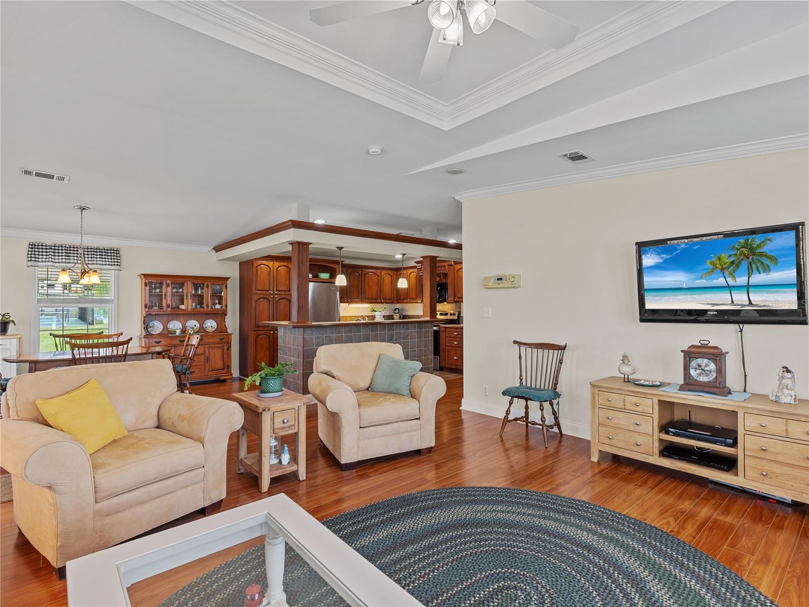 HAMPTON COURT - Residential