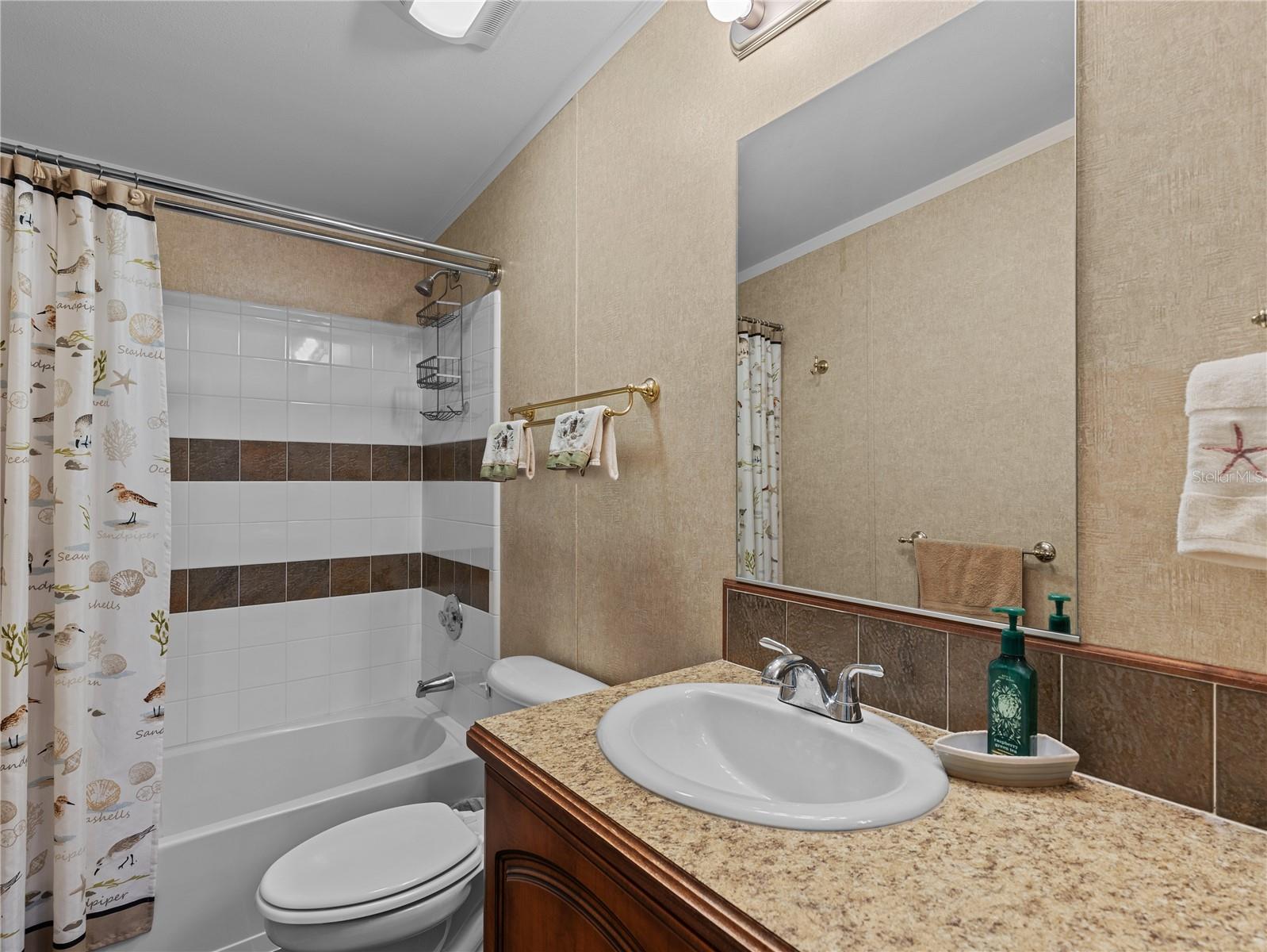 HAMPTON COURT - Residential