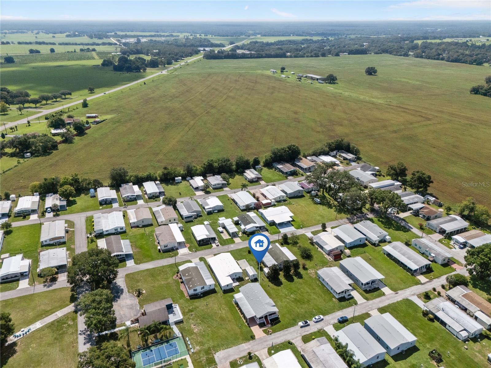 HAMPTON COURT - Residential