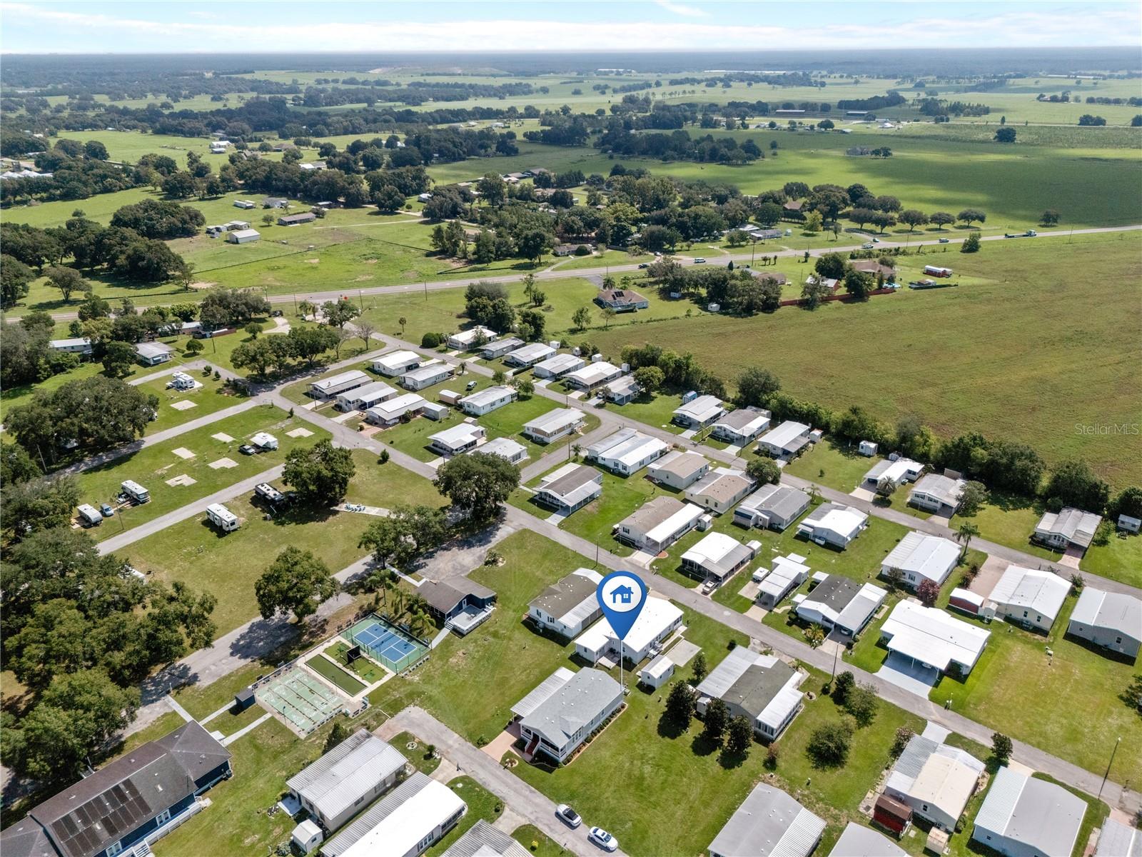 HAMPTON COURT - Residential