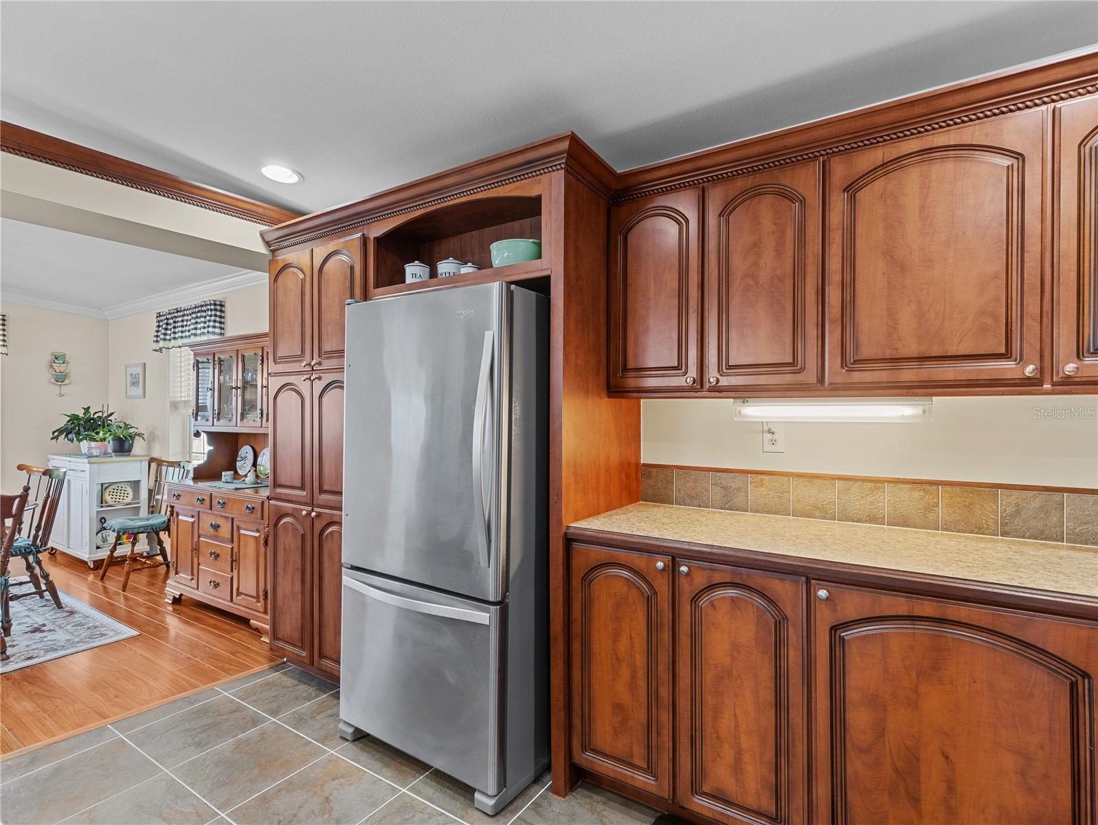 HAMPTON COURT - Residential