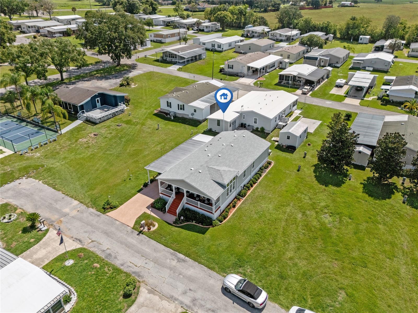 HAMPTON COURT - Residential