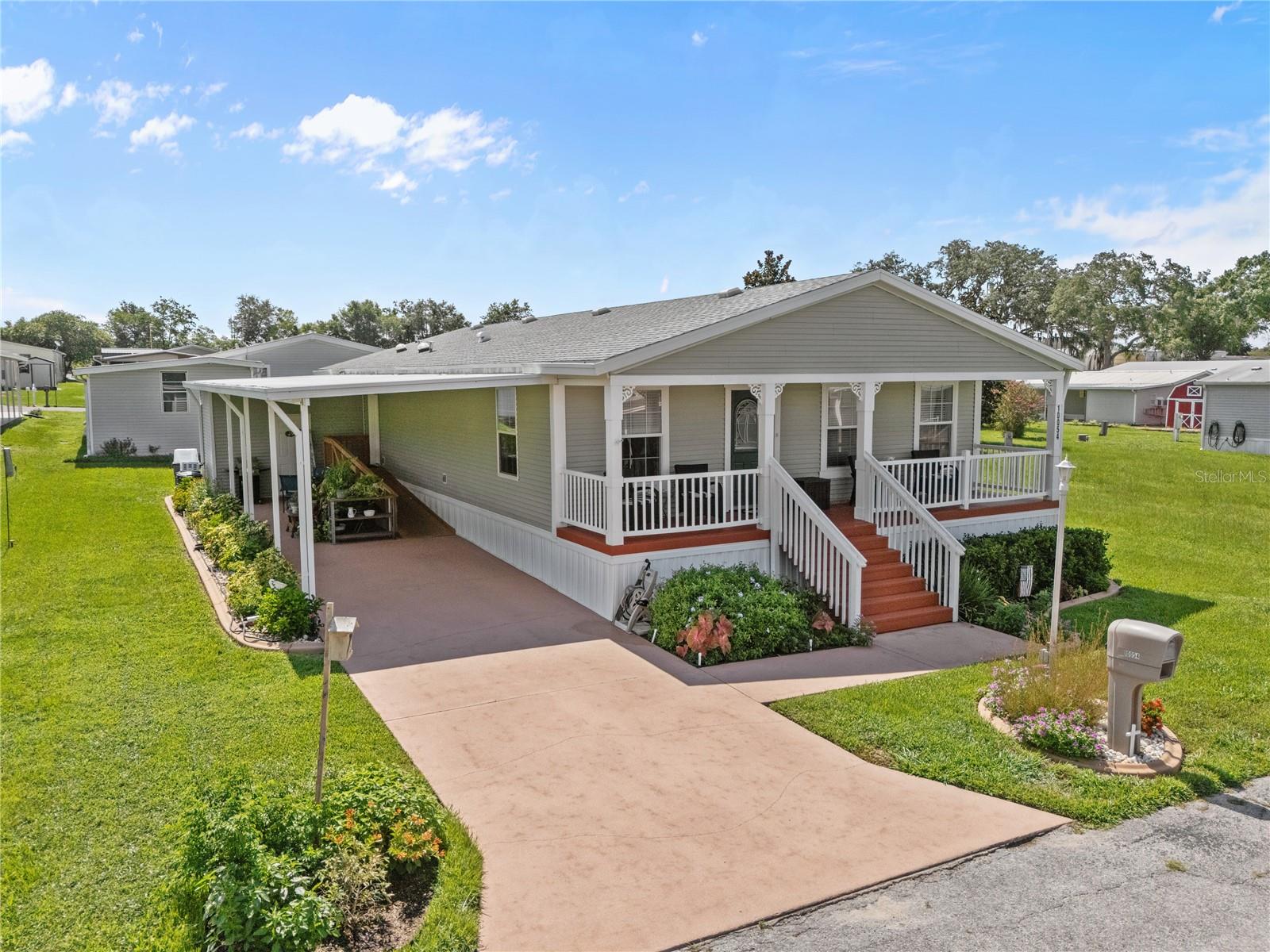 HAMPTON COURT - Residential