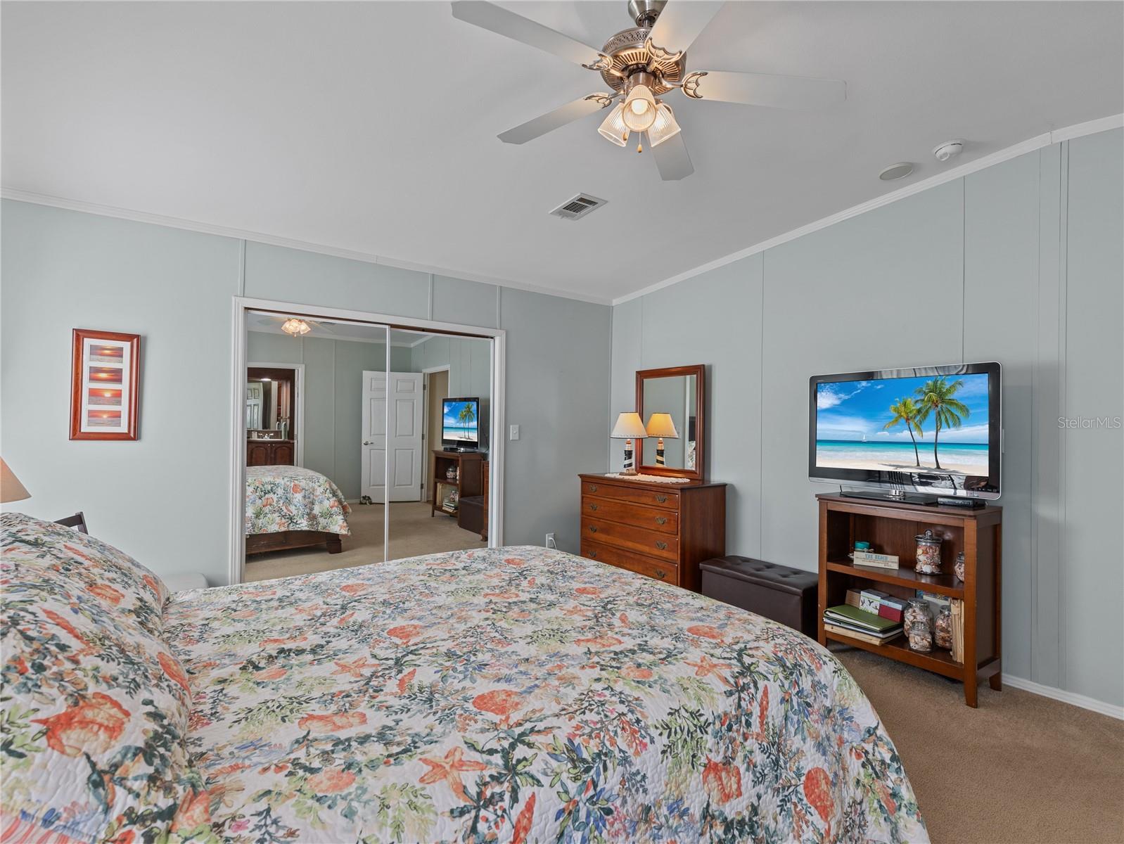 HAMPTON COURT - Residential