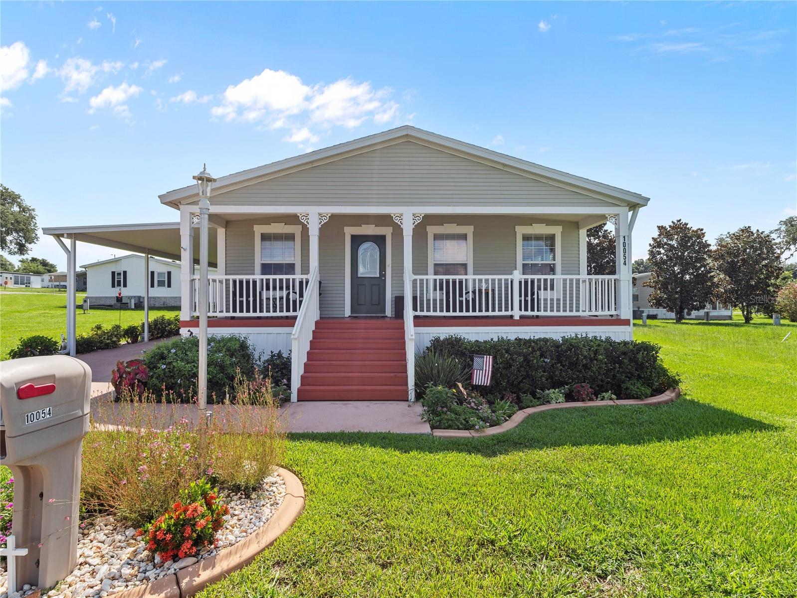 HAMPTON COURT - Residential