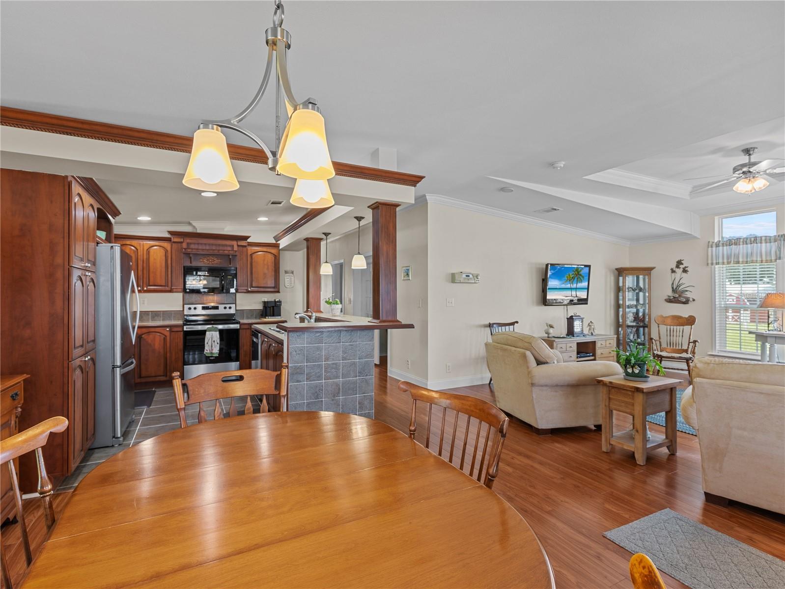 HAMPTON COURT - Residential