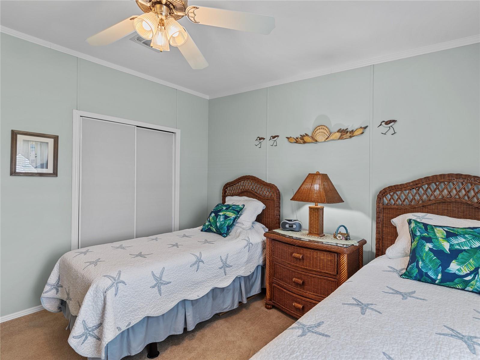 HAMPTON COURT - Residential